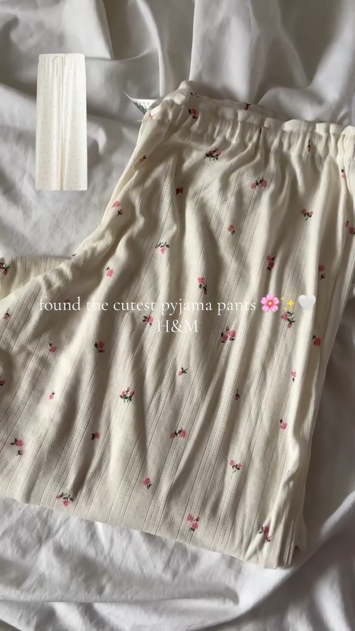 Found the cutest pyjama pants 🌸✨🤍

Folgt für mehr @sheglamms 

Ad
