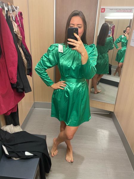 Holiday dress from target currently on sale! 30% off 


Target dress
Target holiday 
Target green dress
A new day dress 
Satin dress 

#LTKHoliday #LTKSeasonal