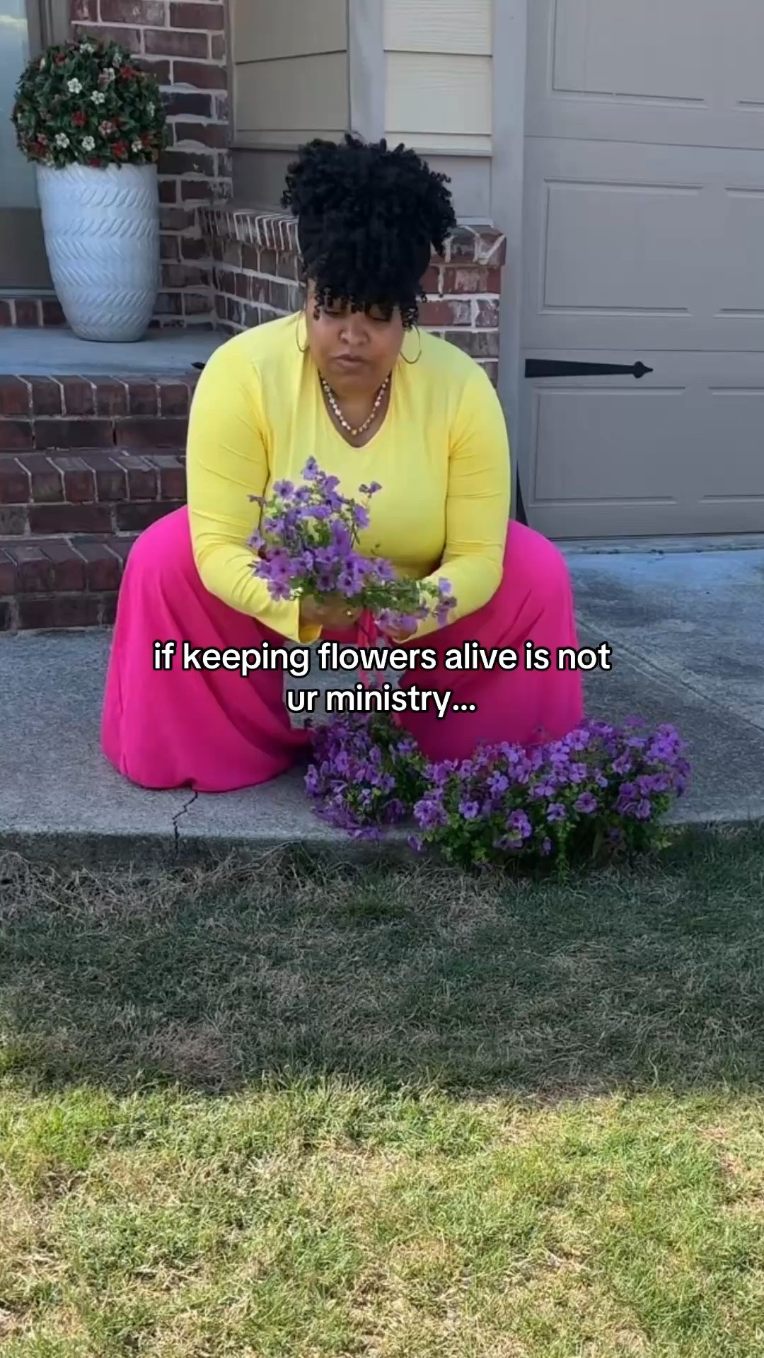 Keeping flowers alive?? not my ministry 😂 so I did this instead. These artificial flowers gave my dull, no-sun spot a full glow-up with ZERO maintenance. No watering, no sunlight, no stress… just pretty all the time. Shop through my bio 🌸

#LTKmomlife #LTKHome #LTKSeasonal