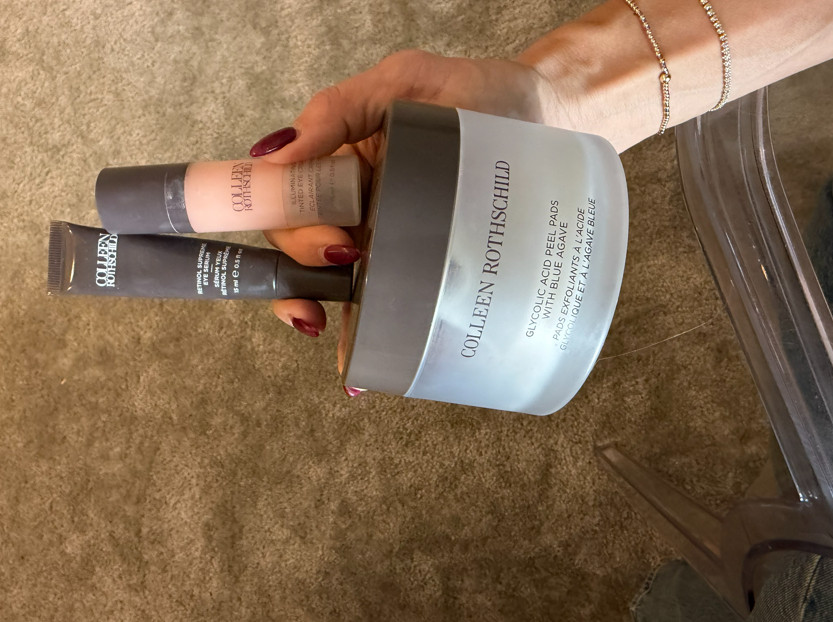 The little lineup that keeps my skin feeling fresh, smooth, and glowy as the season changes, from hydrating staples to a little at-home exfoliation moment. These are the kind of beauty must-haves that earn a permanent spot on my fall routine. ✨🤎🧴

#FallBeauty #BeautyMustHaves #FallSkincare #SkincareRoutine #BeautyEssentials #GlowingSkin #ExfoliatingPads #HydratingSkincare #CleanBeautyRoutine #LTKBeauty 

 #LTKBeauty