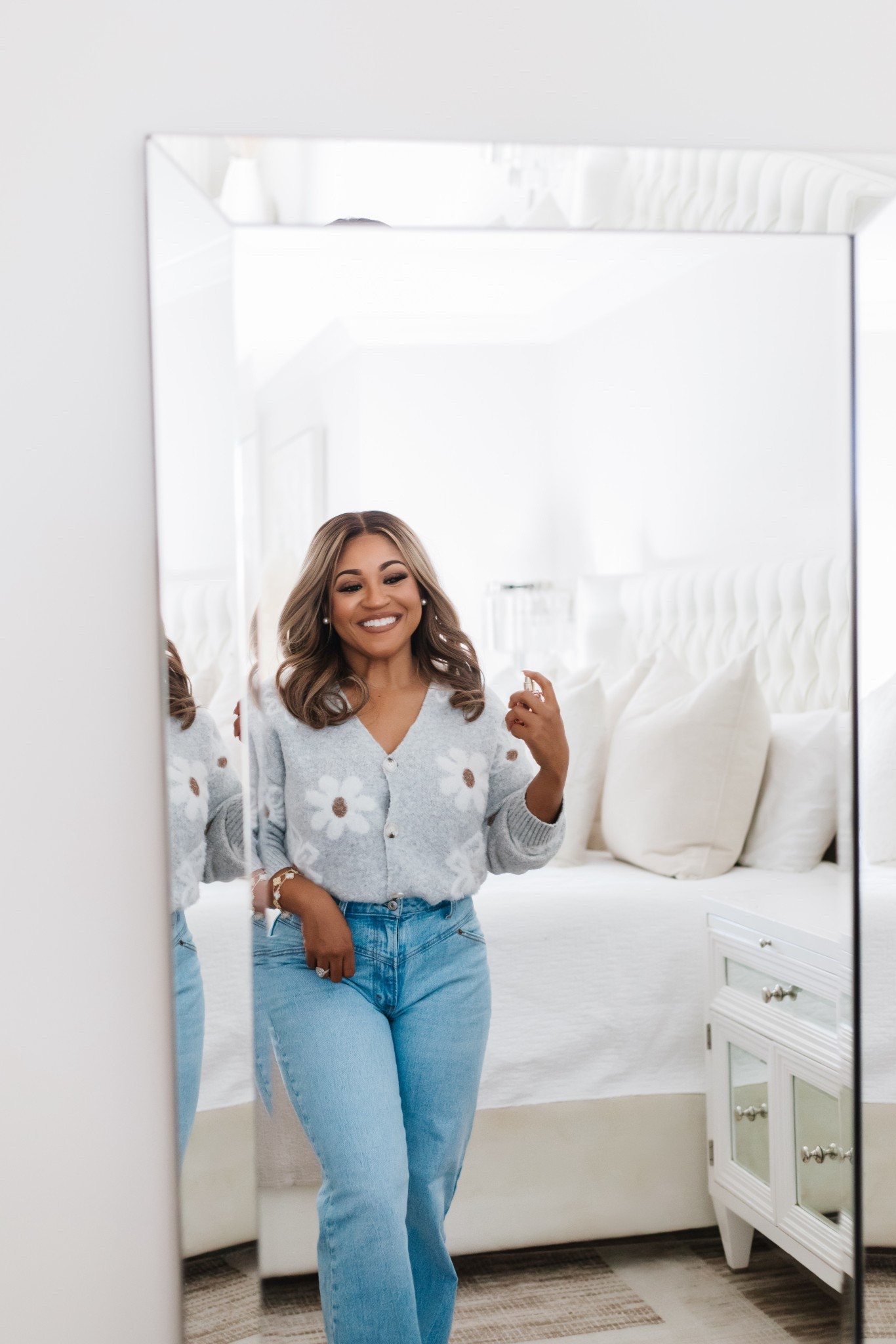 Soft, cozy, and just a little bit girly 🌼✨
This daisy cardigan + light denim combo has been my go-to lately when I want to feel put together but still comfy at home or running errands. Such a cute option for that winter-to-spring transition.

// daisy cardigan // cozy sweater outfit // casual mom style // jeans and cardigan // everyday outfit inspo // neutral bedroom vibes // LTK fashion finds //