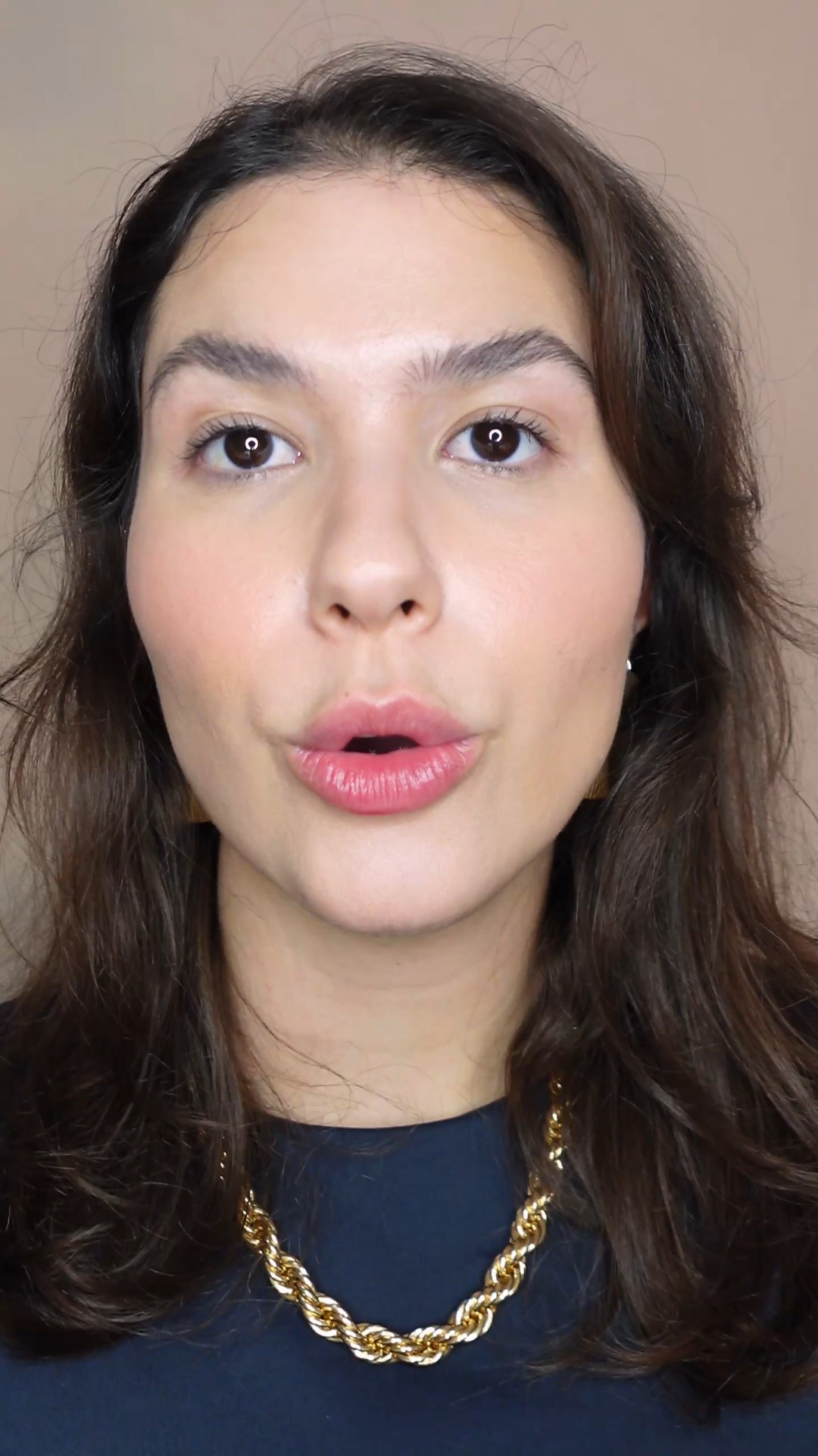 Vocês curtem batom com acabamento vinílico? 

Confesso que nunca fui a maior fã, mas ultimamente tenho gostado bastante. 

Esse é o Vinyl Ink cor Wicked da @maybellinenybrasil 💋❤️

#LTKbrasil #LTKbeleza
