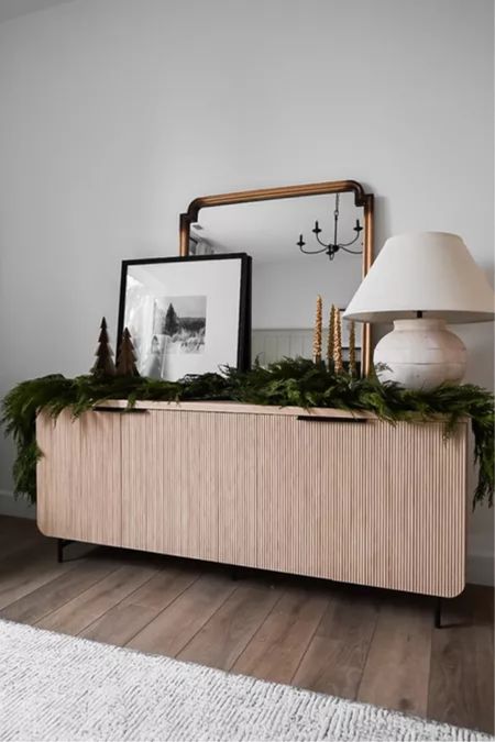Gorgeous neutral sideboard - perfect for hidden storage space!

Home  Home decor  Home finds  Sideboard  Lamp  Garland  Neutral  Modern  Storage  Home organization  Functional storage  Mirror  Furniture  Furniture finds

#LTKhome #LTKSeasonal
