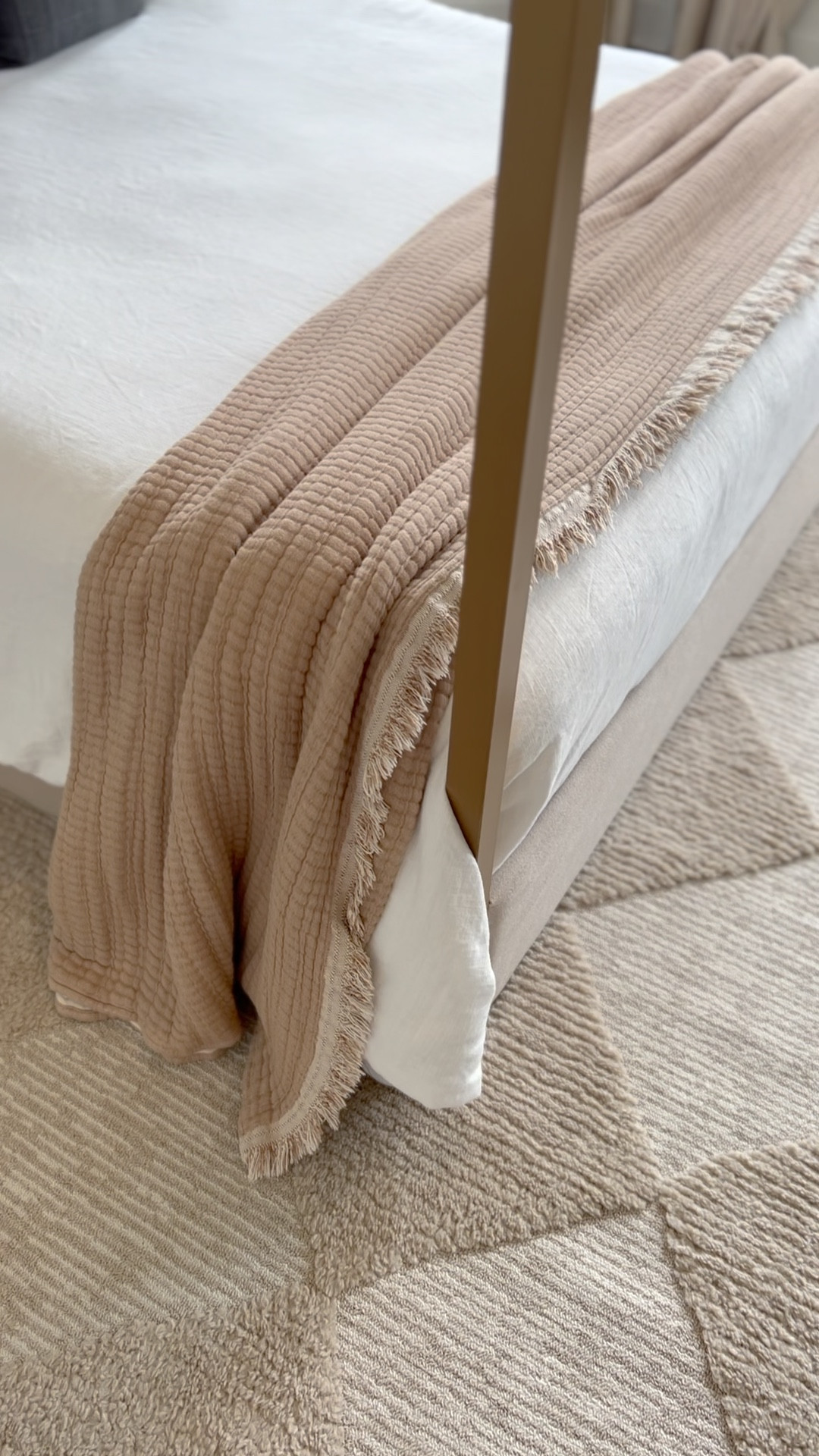 40% off my daughters bedding! 


Bedding, throw blanket, white comforter, white bedding, neutral bedroom, teen bedroom, home decor, bedroom decor, Casaluna, target 

#LTKSaleAlert #LTKHome