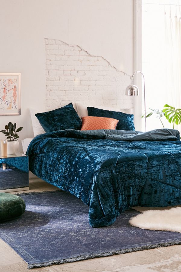 Skye Crushed Velvet Comforter | Urban Outfitters (US and RoW)