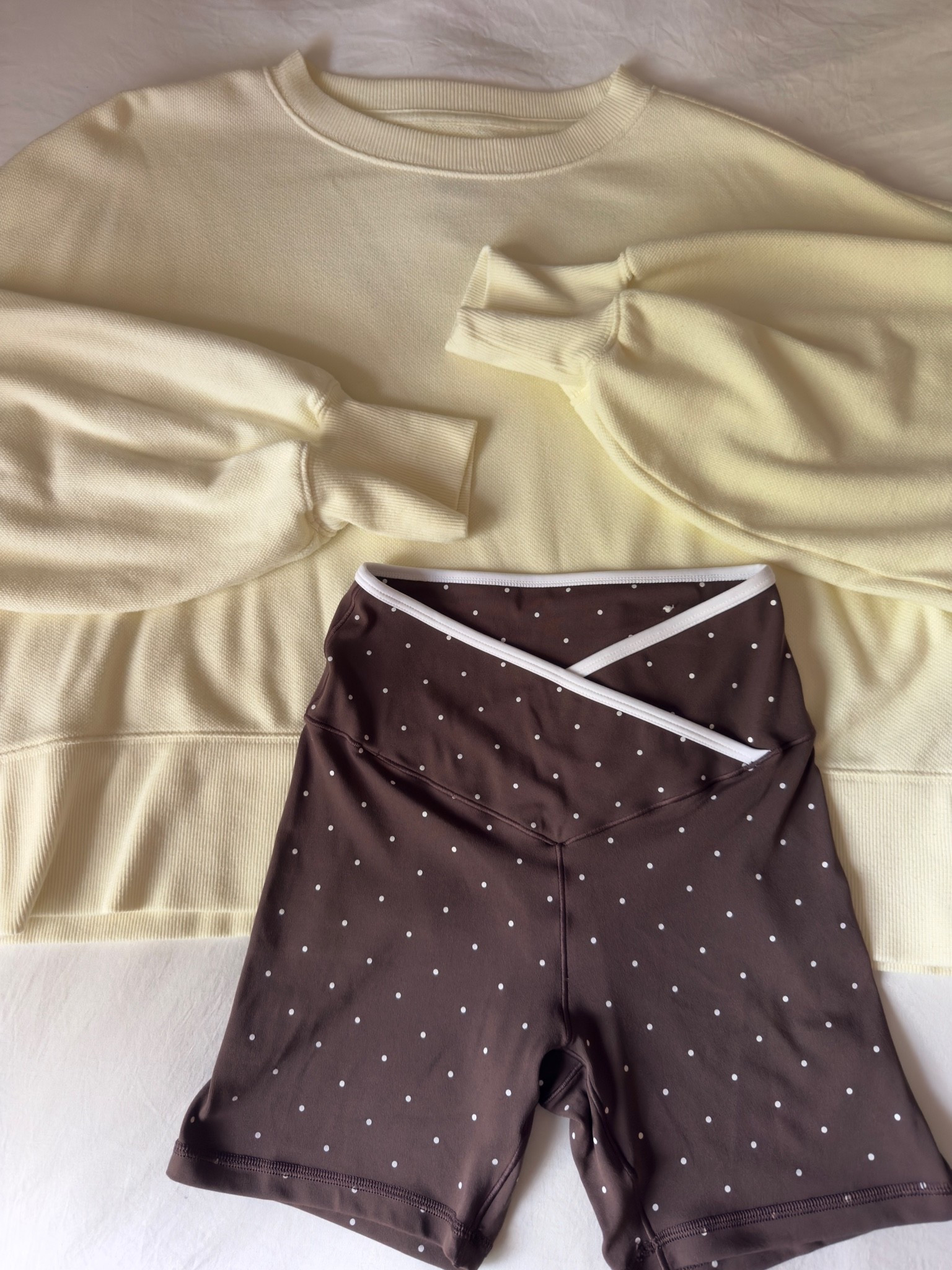 💛🤎

#casual #comfy #outfit #aerie #polkadots #crewneck #yellow #bikershorts

#LTKootd #LTKSeasonal #LTKfitnessgoals