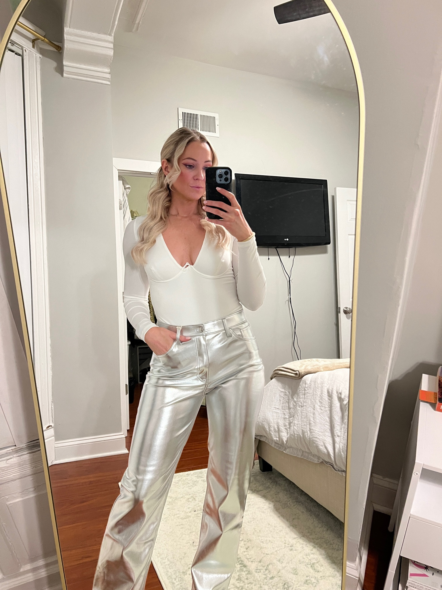 These silver pants 🤌🏼🪩

They run true to size! I’m wearing a size 4 / 27 for reference 🩶

#LTKparties #LTKstyletip #LTKfindsunder100