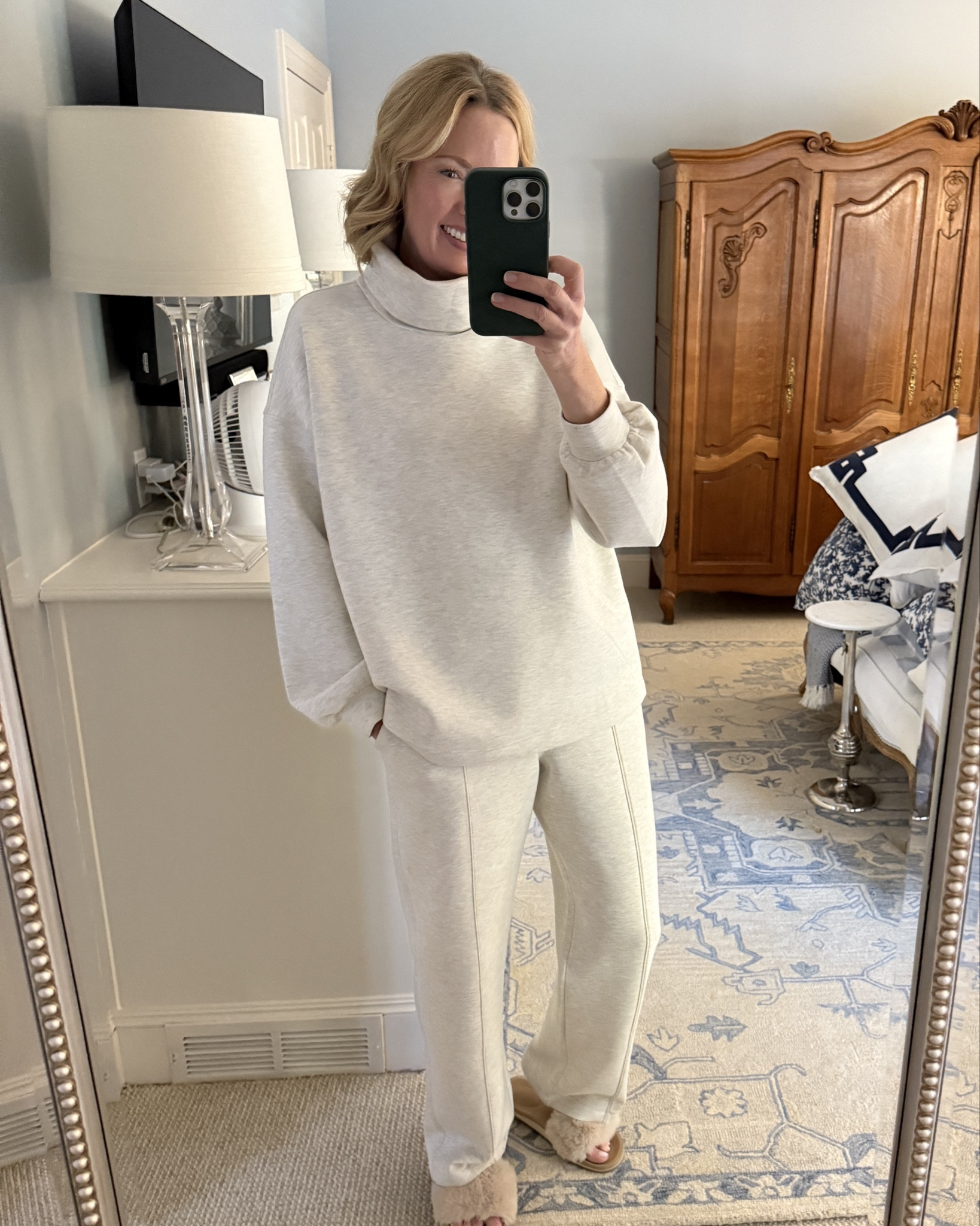 This set is like wearing a cloud! Seriously, I never want to take it off. My college age daughter told me about the Old Navy Bounce Fleece now I own this set in almost every color! 

#loungewear 

SIZE NOTES:
I sized down from my usual medium to a small in the top and it’s still really roomy. Wearing my usual medium in the pants and they’re perfect. I’m 5’8” and the regular length is great. Also available in petite and tall! Love the tailored trouser style of these pants and they’re seaming up the front.

#LTKmomlife #LTKSaleAlert