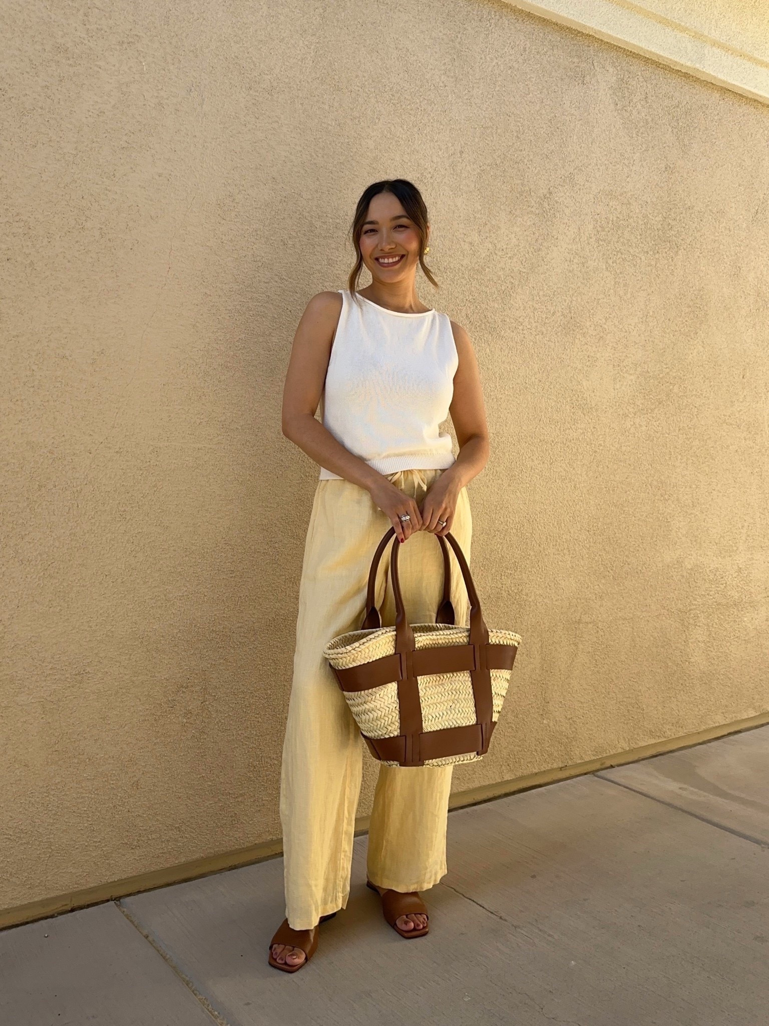 Summer capsule outfit 

Jcrew linen pants small — on sale for $75 with code SHOPNOW (they’re usually never on sale) 
BR factory seater tank small 


#LTKSaleAlert #LTKootd