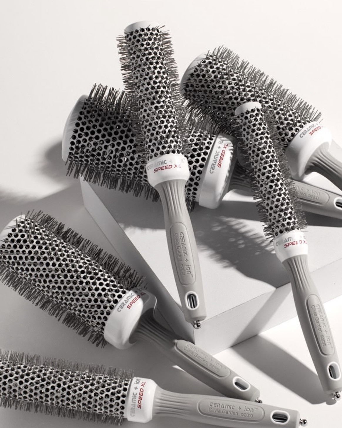 My favorite round brush
Olivia Garden Extra Long Barrel 2 1/8”
Shell smooth, add shine and the extra long barrel makes big sections so easy 🙏🏼 
Anything to make our life easier, right?🤪