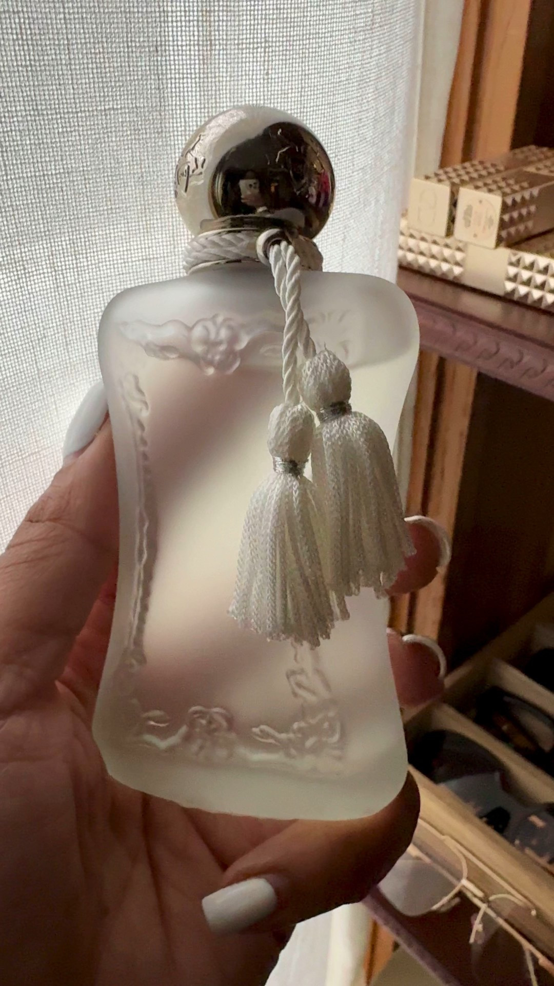 An elegant fragrance. Fresh top notes as bergamot, mandarin and sweet white peach, lead to a blend of white flowers, settling on musk and ambrofix sensual base notes.


#LTKStyleTip #LTKBeauty #LTKWedding