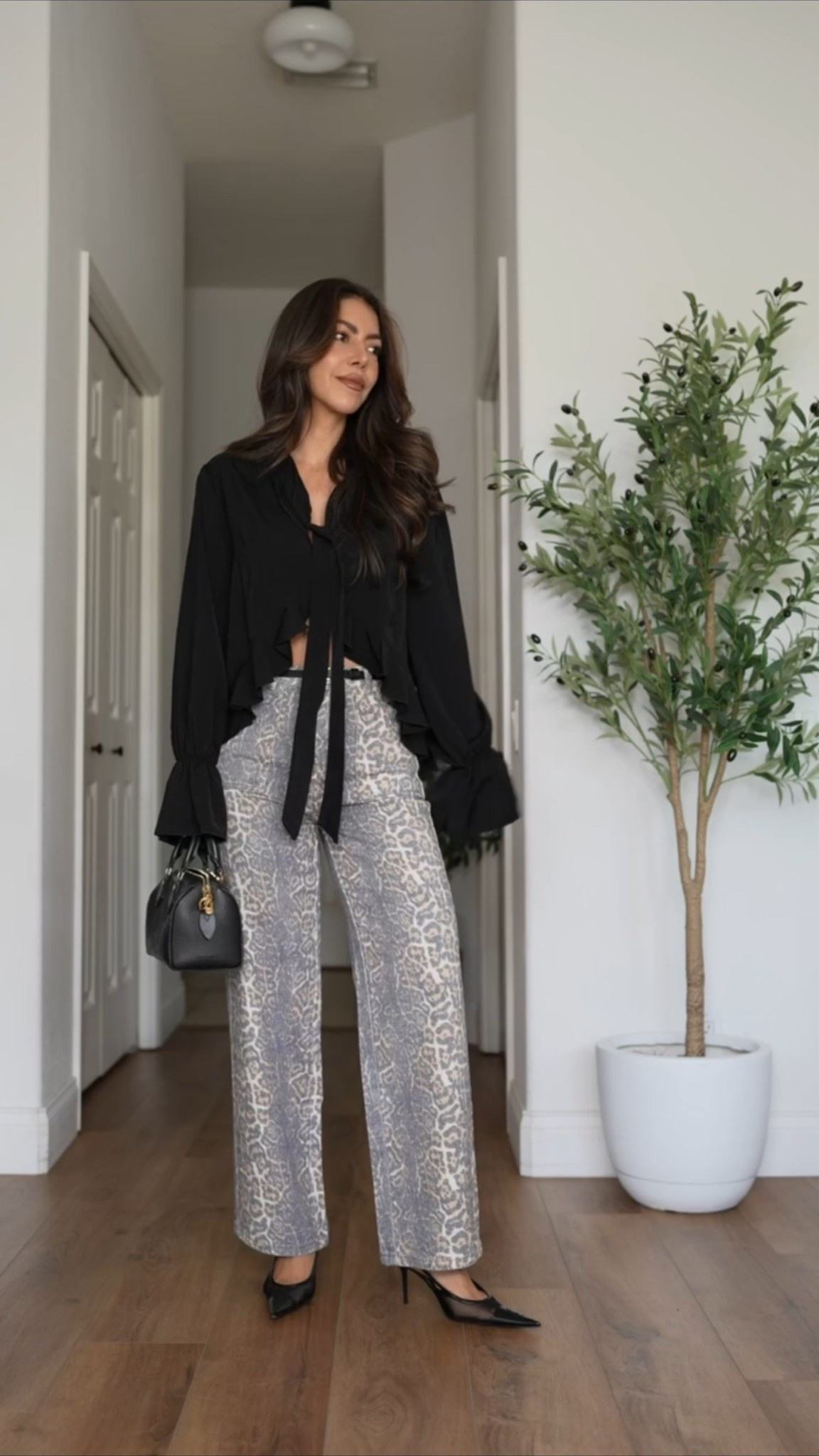 How to style leopard print pants!

These @VICI animal print pants are so fun for fall! I’m wearing them with a black ruffle top from Express! Linking similar accessories too!


Animal print outfit, fall style, casual fall look, leopard print, fall outfit

#LTKgrwm #LTKootd #LTKSeasonal