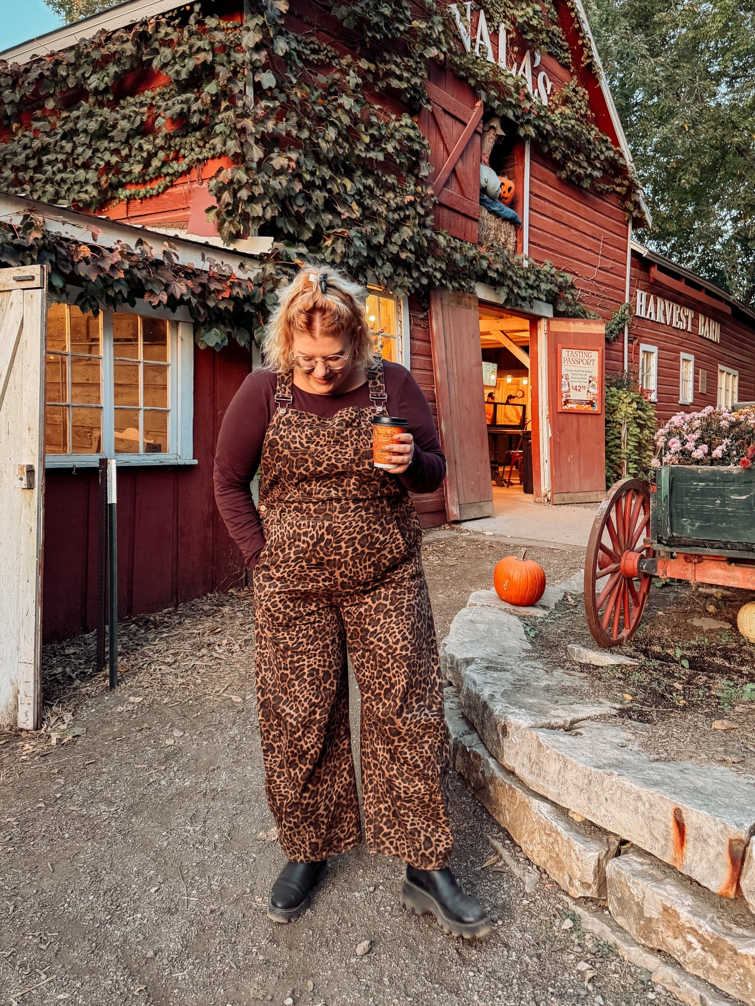 Leopard overalls! Wearing XL in the overalls and top. I also have them in the denim! #midsize #fall #overalls