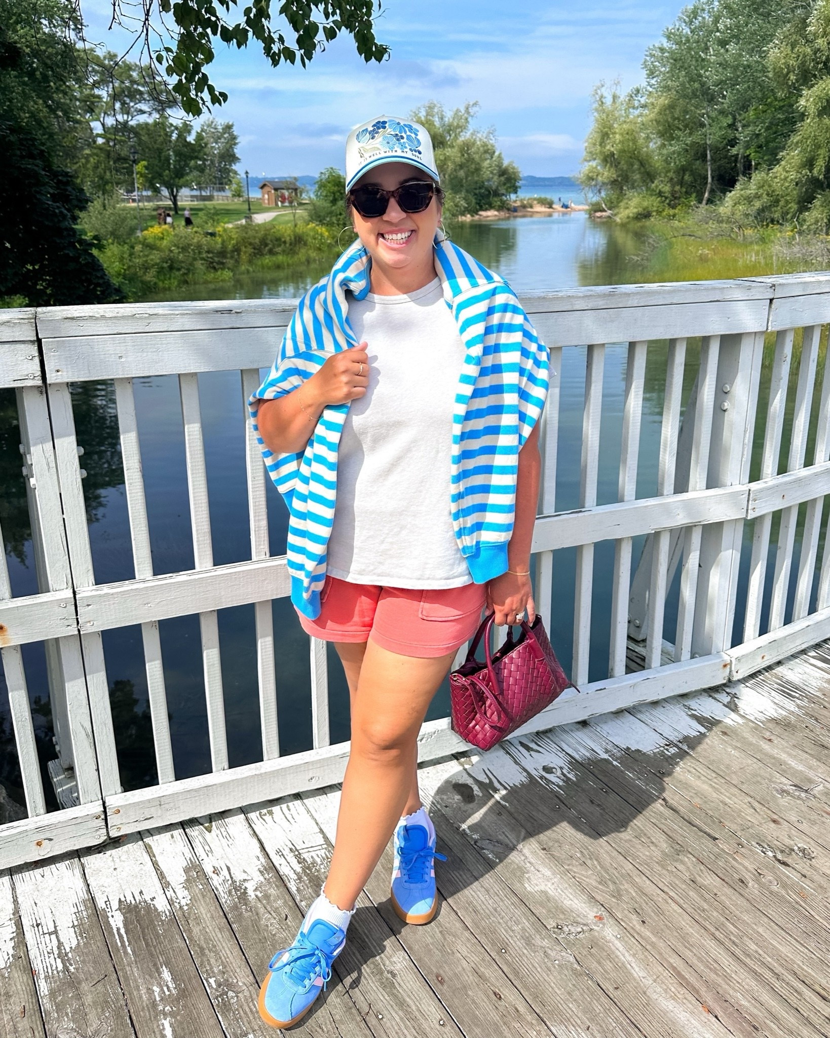 Comfy transition into Fall🩵

#LTKdayinmylife #LTKootd #LTKMidsize