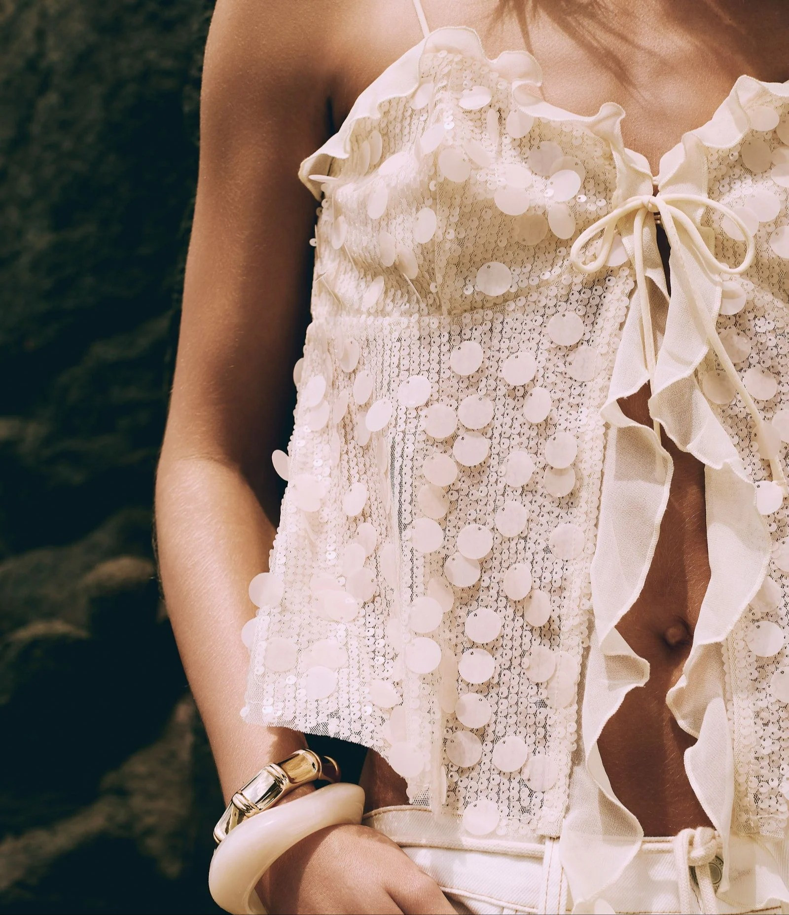 Blusa em Malha de Paetês com Decote Coração e Babados de ChiffonSair e arrasar em suas festas e happy hours requer um look glamouroso, que vai realçar ainda mais o seu brilho em suas noites incríveis. Para isso, essa peça é indispensável para você viver os seus melhores momentos.

#LTKroupadefesta #LTKbrasil