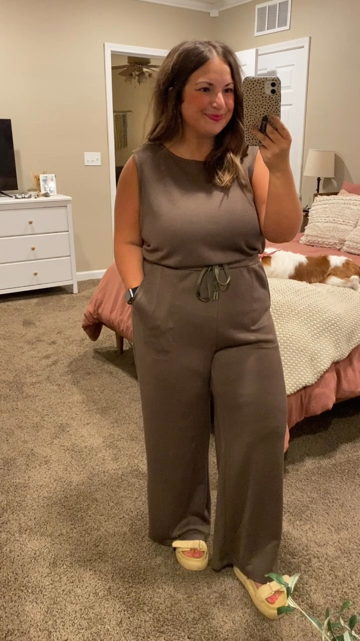 Such a soft & comfy Amazon jumpsuit. This fabric feels like such great quality!

sandals: fit a tad oversized // wearing a 5
jumpsuit: fits true to size // wearing a large

Amazon

#LTKFindsUnder50 #LTKStyleTip #LTKFindsUnder100
