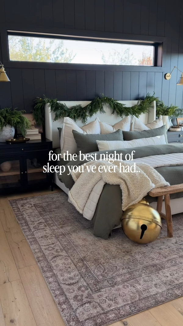Our Christmas bedroom is giving all the warm, cozy, modern holiday vibes this year.