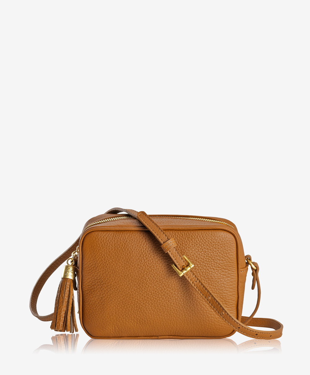 Madison Crossbody Handbag Sable Pebble Grain | GiGi New York / Graphic Image
