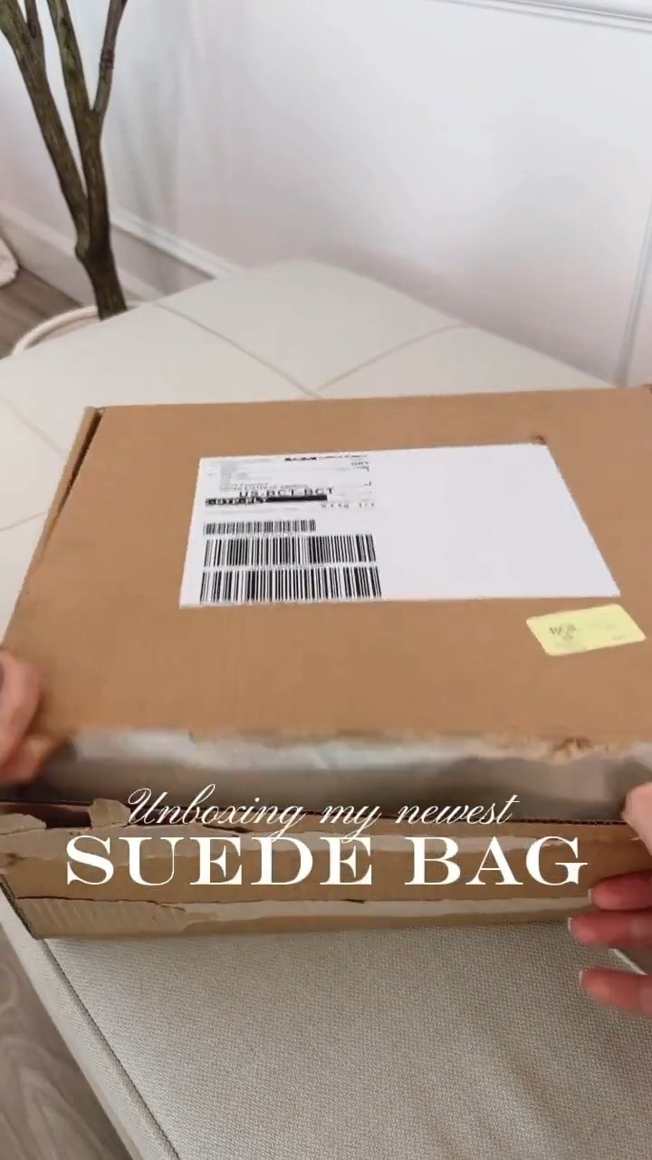 Unboxing my newest suede bag 
I love this bag and it’s perfect for the seasons coming

#LTKU #LTKOver40 #LTKSeasonal