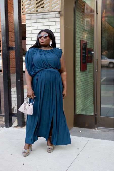 Perfect maxi dress for fall wedding guest attire. Also works very well for pregnancy in the third trimester 

#LTKstyletip #LTKbump #LTKSale