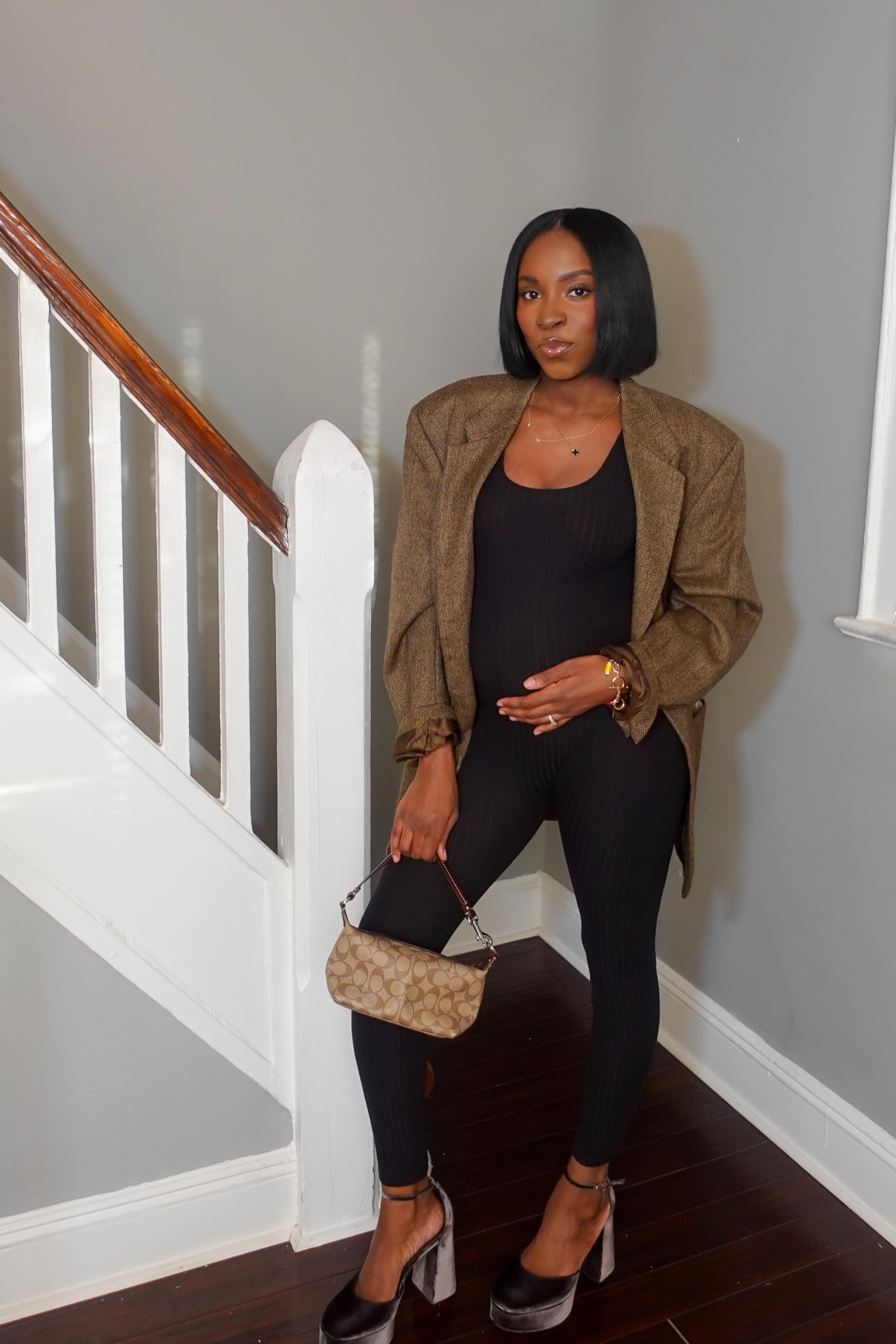 Styling the bump, with the new addition of @larroude Ari pump in Expresso! They’re so comfy + the perfect finishing touch to my outfit. In love! #larroudepartner #pregnancystyle 

Do y’all like the look?