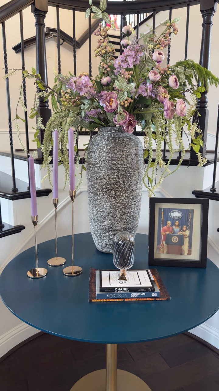 I used faux stems please don’t judge me!

With Spring right around the corner I figured I should to pack up my winter stems and add in some pops of color.

Have you started decorating for spring?

Comment “Stems” and I’ll DM you a link

#diyflowerarrangement #springflorals #springflowers🌸 #springdecorideas #homedecoratingideas