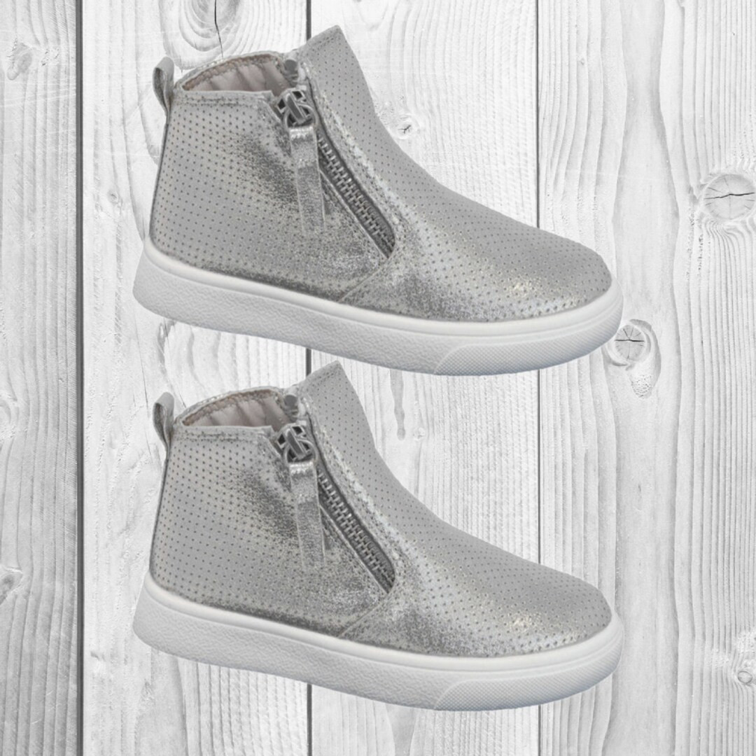 RESTOCKED Girls/toddler Metallic Shimmer Booties - Etsy | Etsy (US)