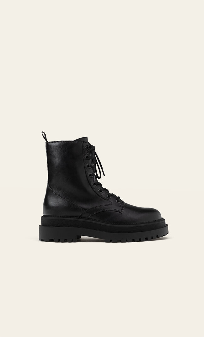 Lace-up flat ankle boots | Stradivarius (UK)