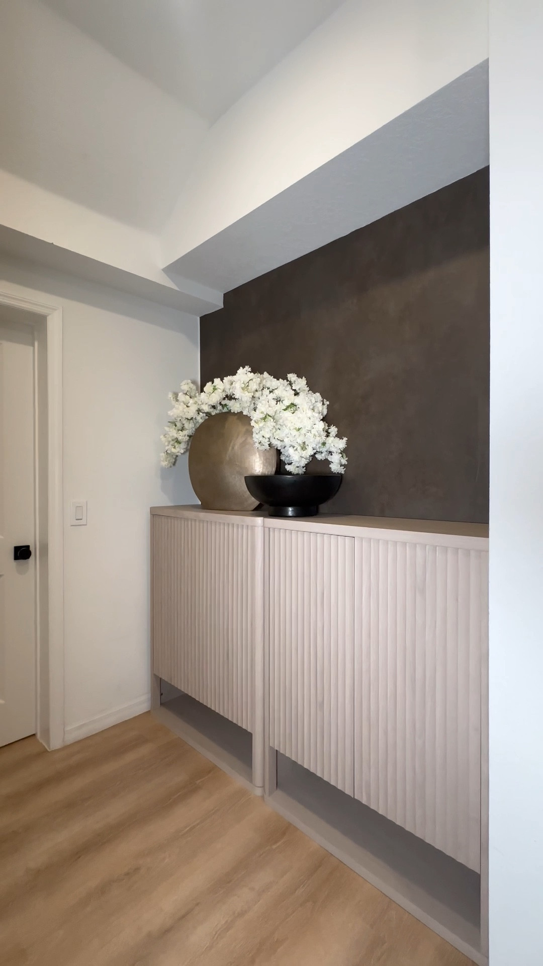 These extra tall and spacious fluted shoe cabinets from Amazon are perfect to store shoes for my family of 6 👌🏼😍

Home
Spring refresh
Shoe cabinet 
Fluted cabinet


#LTKHome #LTKSaleAlert