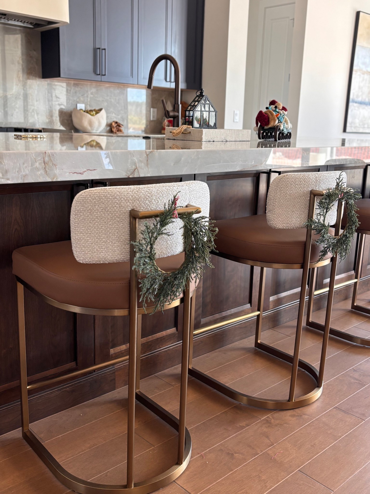 How cute are these miniature wreaths that I found for my barstools? @wayfair ships so fast so your decor and furniture will come in time for getting your home ready to host for the holidays!  I’ve included my favorite pieces in our LTK shop below!

#ad #Wayfair #WayfairPartner 

#LTKHoliday #LTKSeasonal #LTKHome
