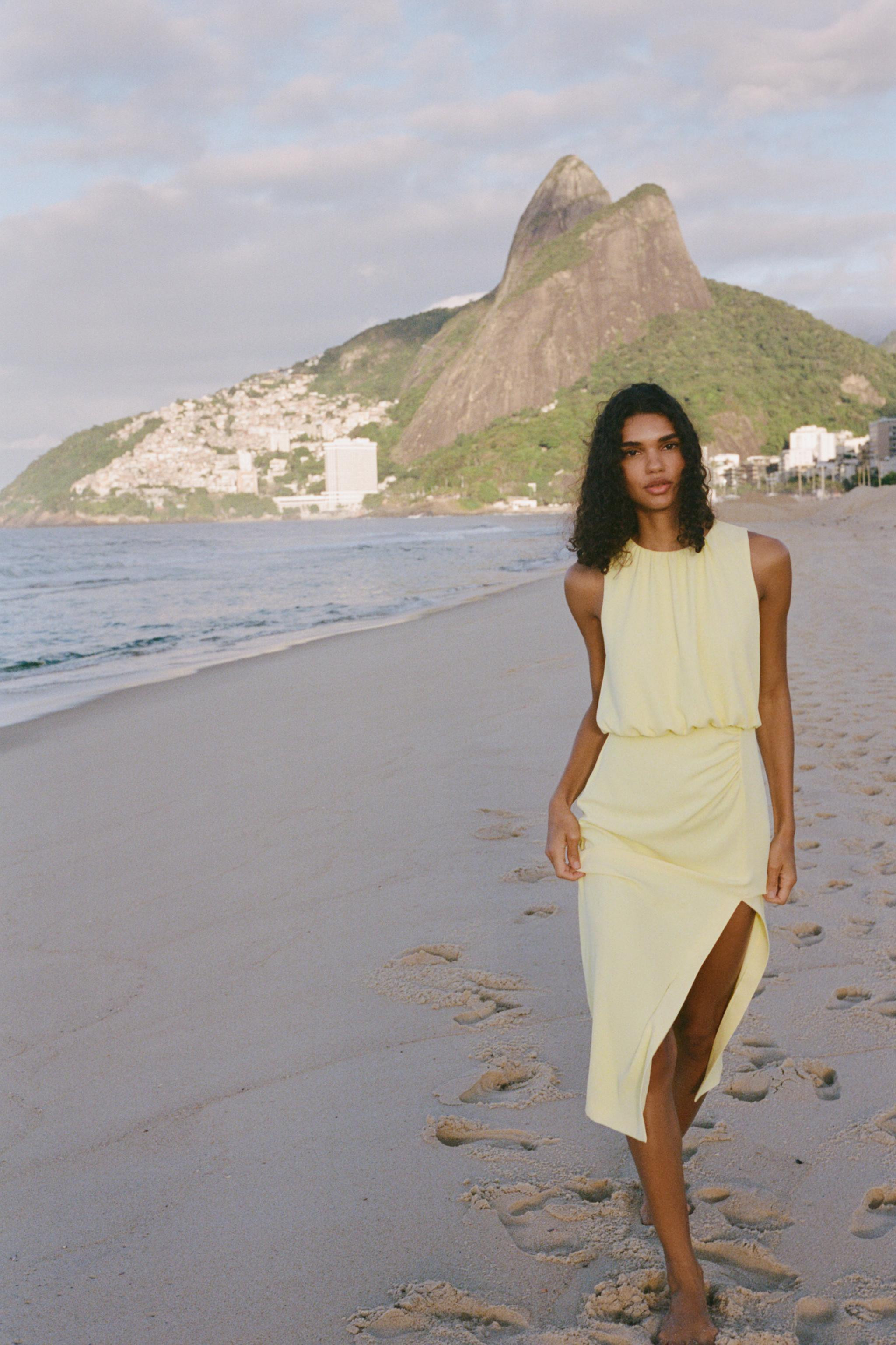 RUCHED MIDI DRESS$ 79.90 Yellow OrangeYellow | 2544/324/300Add to cartAddRound neck dress with sl... | Zara US