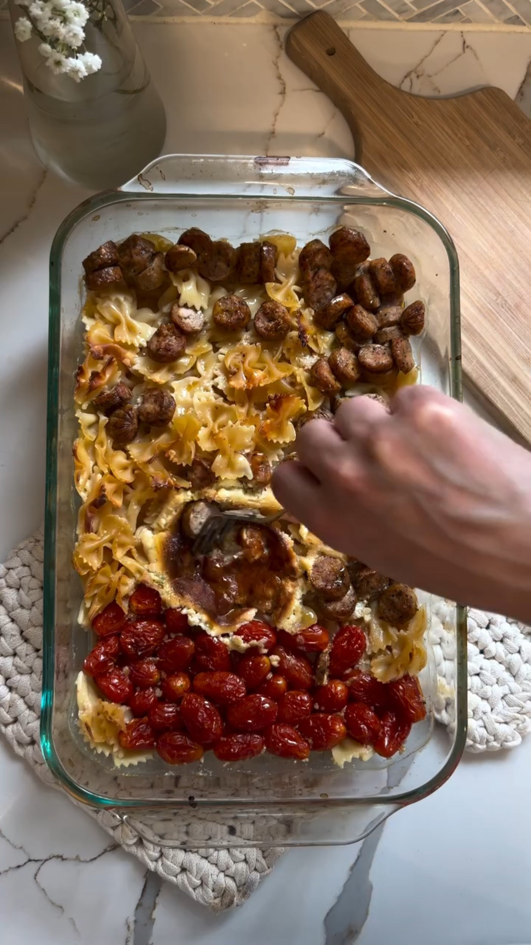 Follow @fridasofiaeats + comment “Recipe” and I’ll send you the recipe!

A dinner that literally takes 5 min prep? Sign me up. Adding bone broth to dish is also such a hack, it elevates the flavors and turns this bow-tie beauty into a rich, savory winner winner chicken dinner 🥇 also packs protein and is rich in collagen and amino acids! 

1 lbs pasta, I used farfalle
1 pint cherry tomatoes
12 oz/340 g chicken sausage, I used sweet Italian
5 oz/150g garlic and herb cheese spread 🧄 
3 sticks (48g) bone broth powder, savory chicken 
4 cups water
1 tbsp minced garlic
1/2 cup sour cream
1/4 cup Parmesan cheese

1. Add dry pasta, sliced sausage, cherry tomatoes and cheese to an oven safe tray. 

2. Mix bone broth with water, and pour over dish. Add garlic. Bake in oven at 400F for 45 minutes - 1 hour. Pasta is done when it’s al dente.

3. Remove from oven, mix to combine, add parmesan cheese and sour cream. Mix again 🍽️