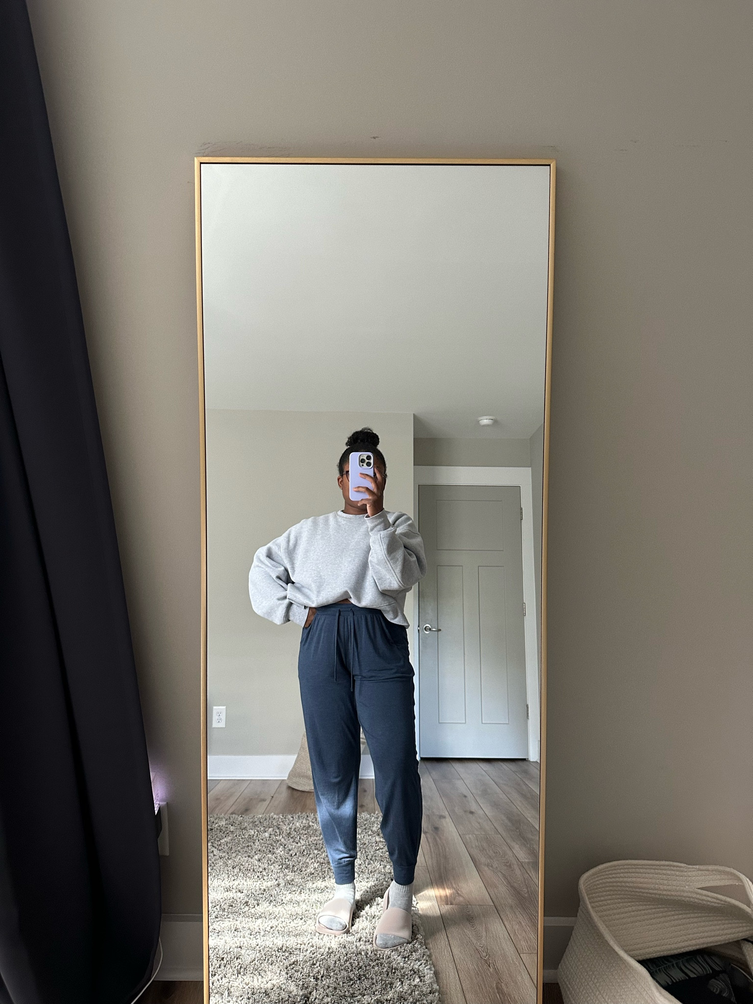 My favorite lounge pants ever. Been wearing them for years! Size small 

Sweatshirt is from Aritzia. It is the mega boxy crop crewneck in the color Heather chrome, size small. 