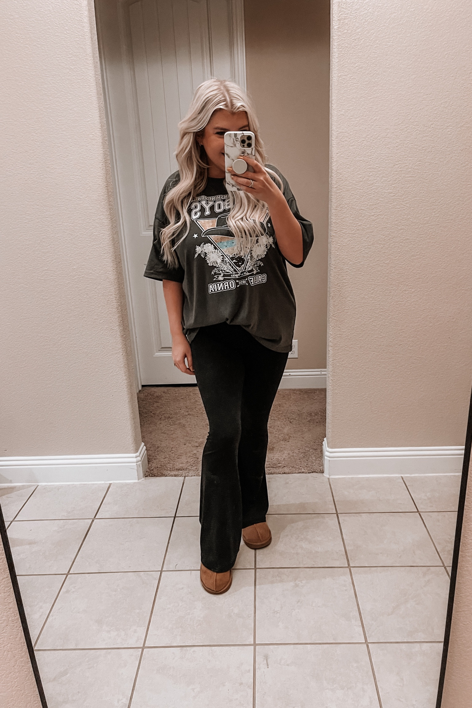 Road trip outfit! These flared yoga pants are my new favorite! 

Details:
M Flared Yoga Pants
Large Graphic Tee
8 Ugg slippers (run small- size up!)

plane outfit. travel outfit. casual outfit. leggings outfit  


#LTKunder100 #LTKtravel #LTKSeasonal