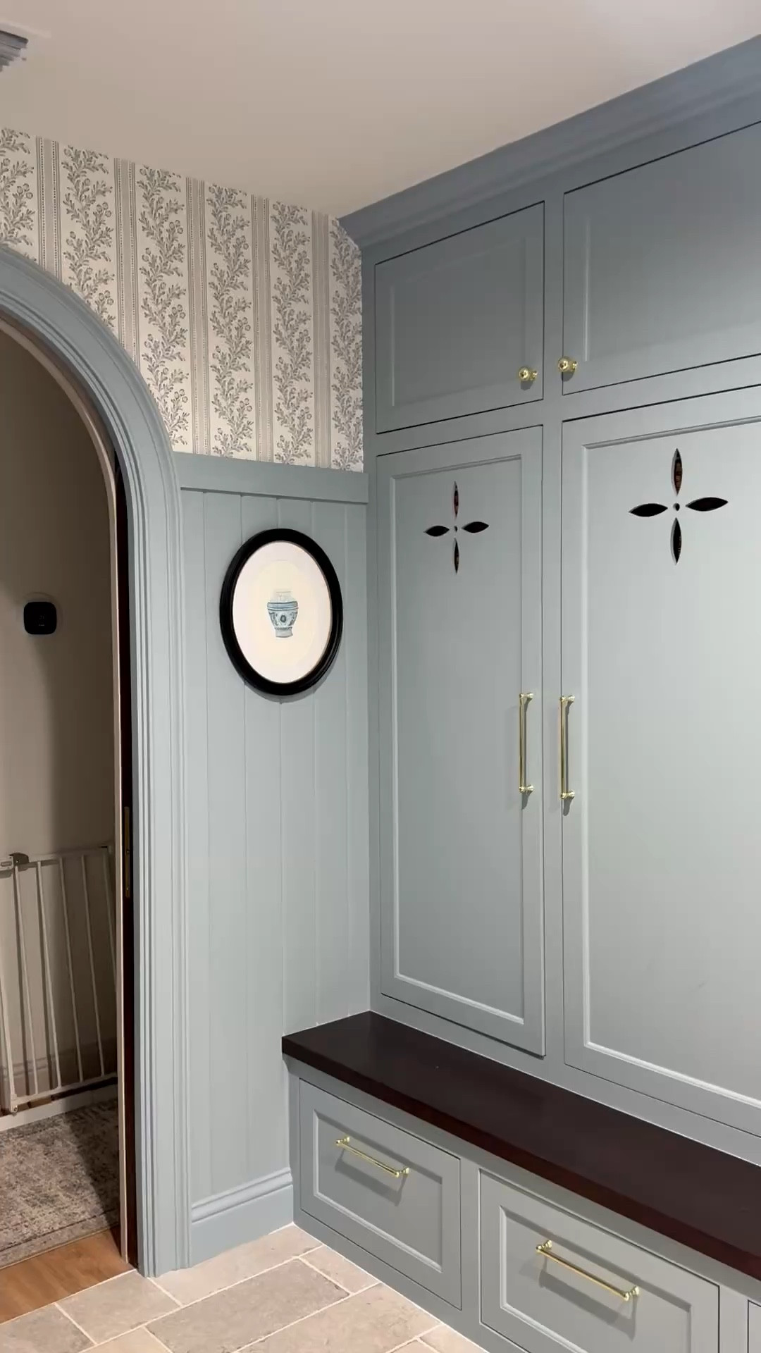 Polished brass Amazon knobs for the win!!! 

#LTKHome