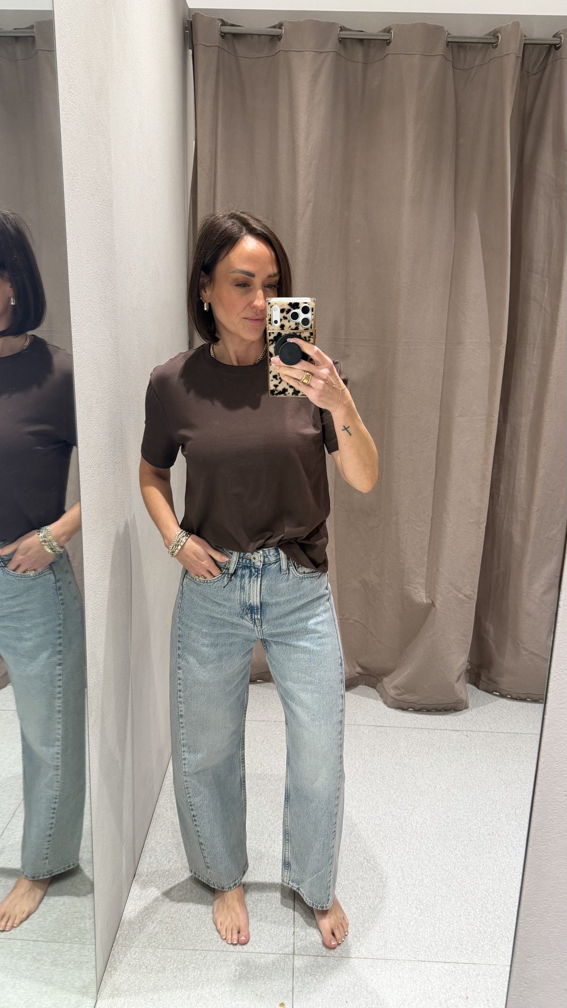 Crop minimal barrel with a great fit with a perf basic T

#LTKOver40 #LTKgrwm #LTKPetite