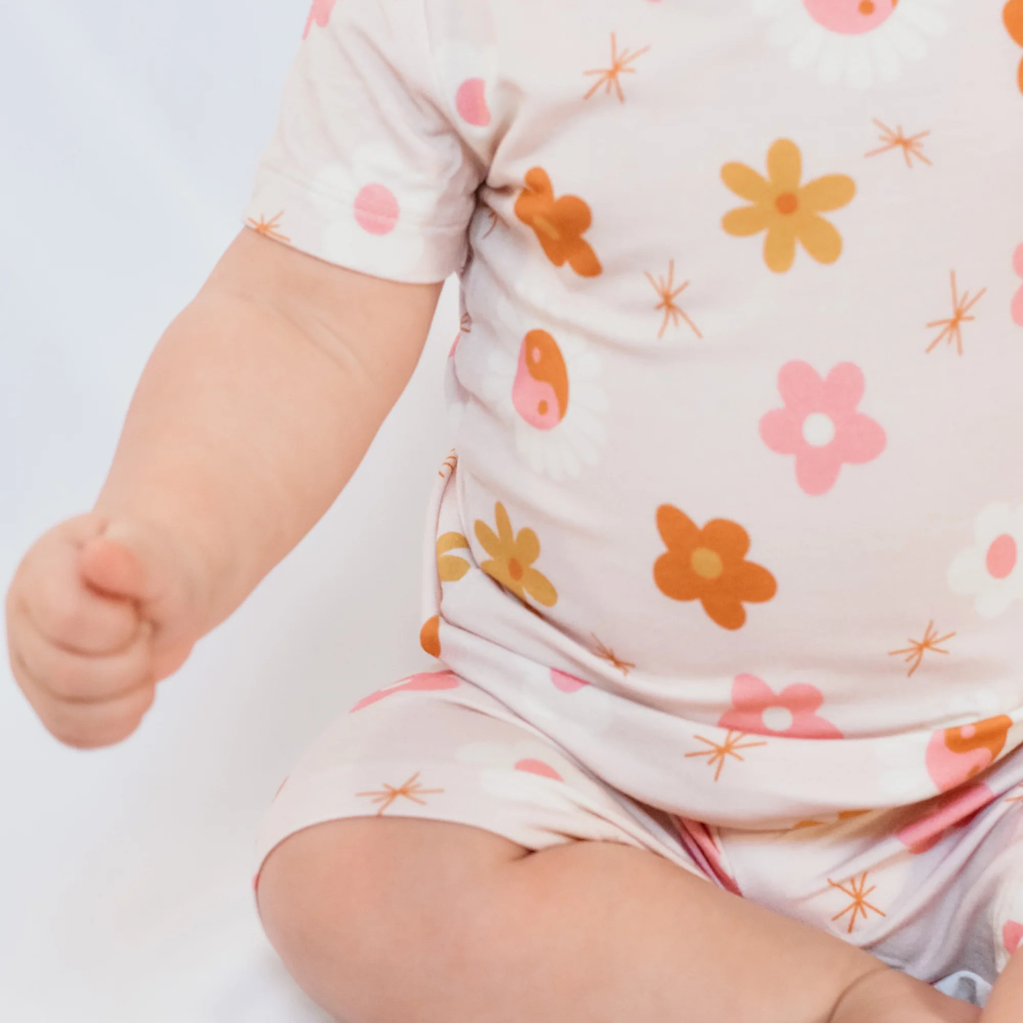 YIN YANG DAISIES DREAM SHORT SET | Dream Big Little Co.