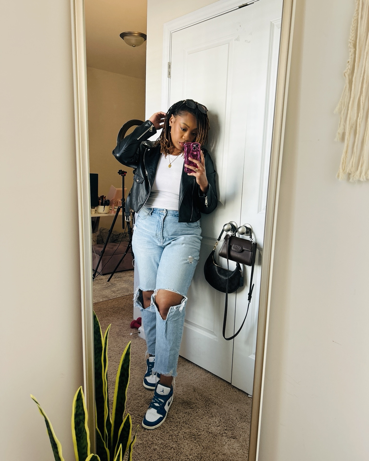 Such a comfortable and cute style. I just need to know which purse to choose! 🥰🥰

#LTKShoeCrush #LTKMidsize #LTKStyleTip