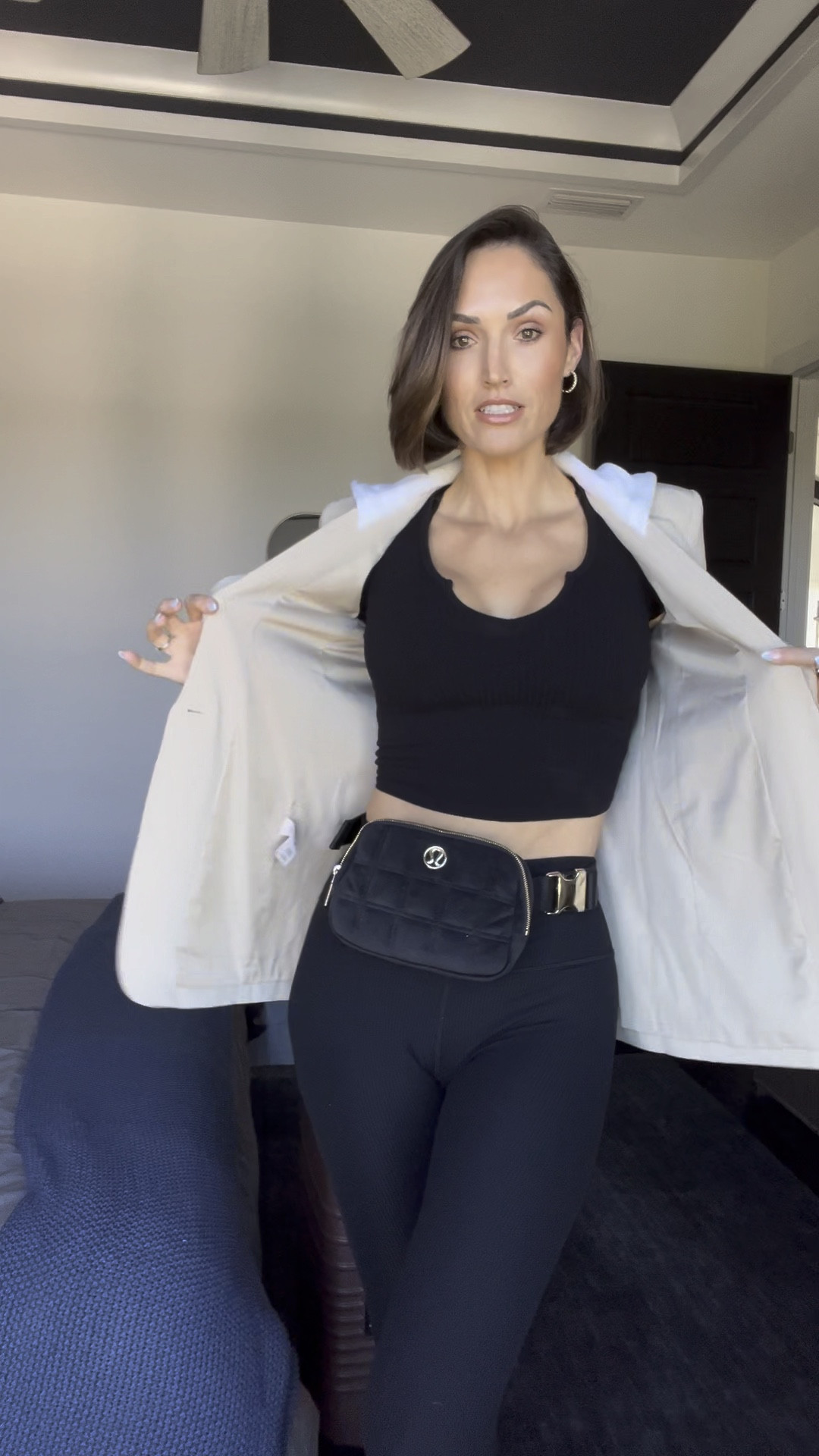 The ultimate travel fit! I love looking well dressed yet being super comfy when I travel. And this look checked both those boxes! My all time favorite leggings; ribbed Aligns from Lululemon, and my new favorite blazer that is so very versatile! Also the most comfy walking sneakers ever that literally melt to your foot and need no breaking in! Will def wear this look again  