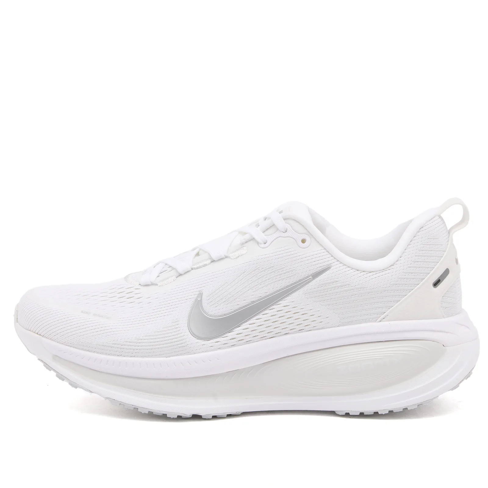 Nike Running Women's Vomero 18 W Sneaker in White/Silver/Photon, Size UK 3 | END. Clothing