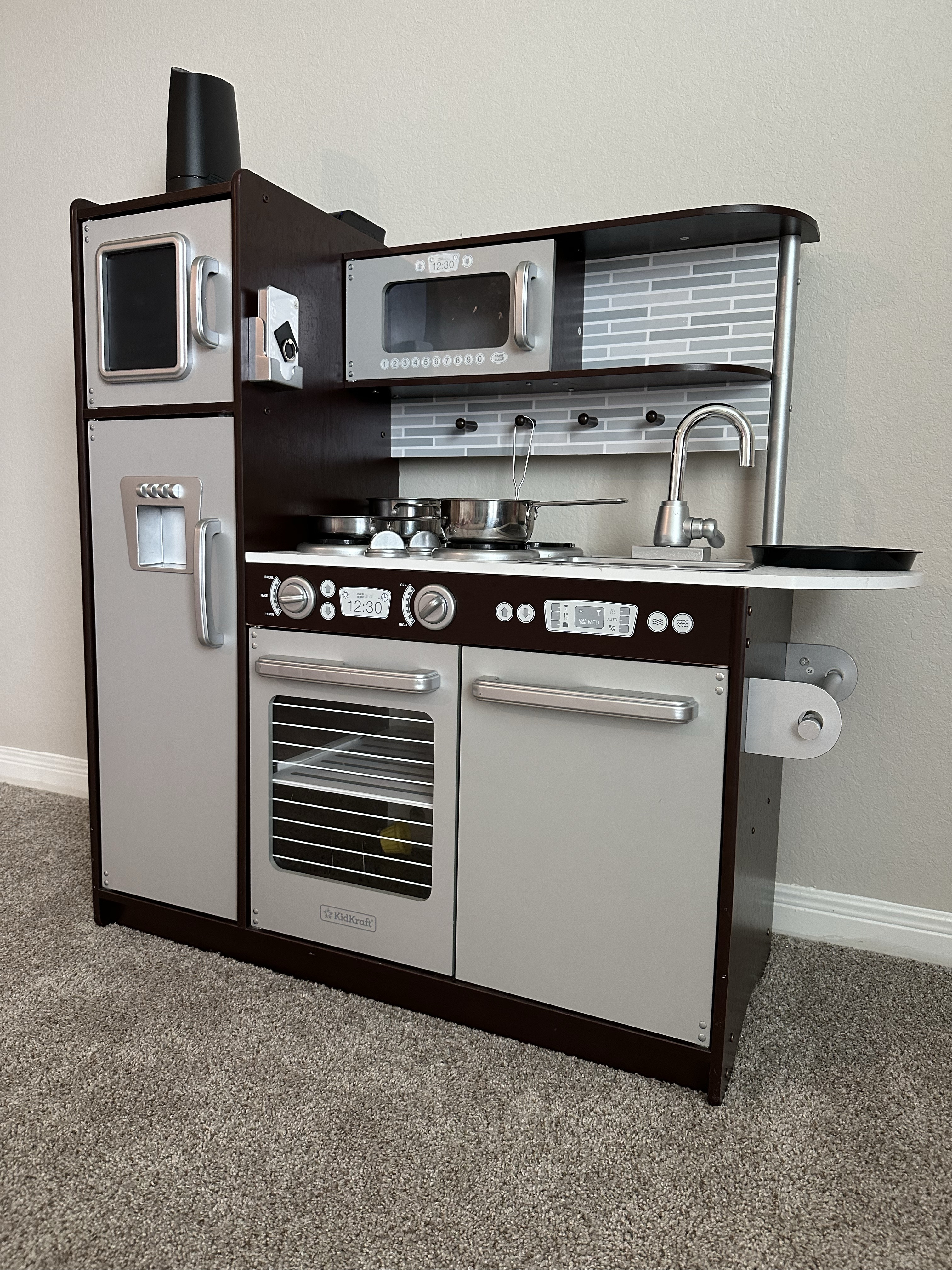 Play kitchen!

This play kitchen is very durable, the girls have loved it. A purchase that was worth it. 

#LTKKids #LTKHoliday #LTKGiftGuide