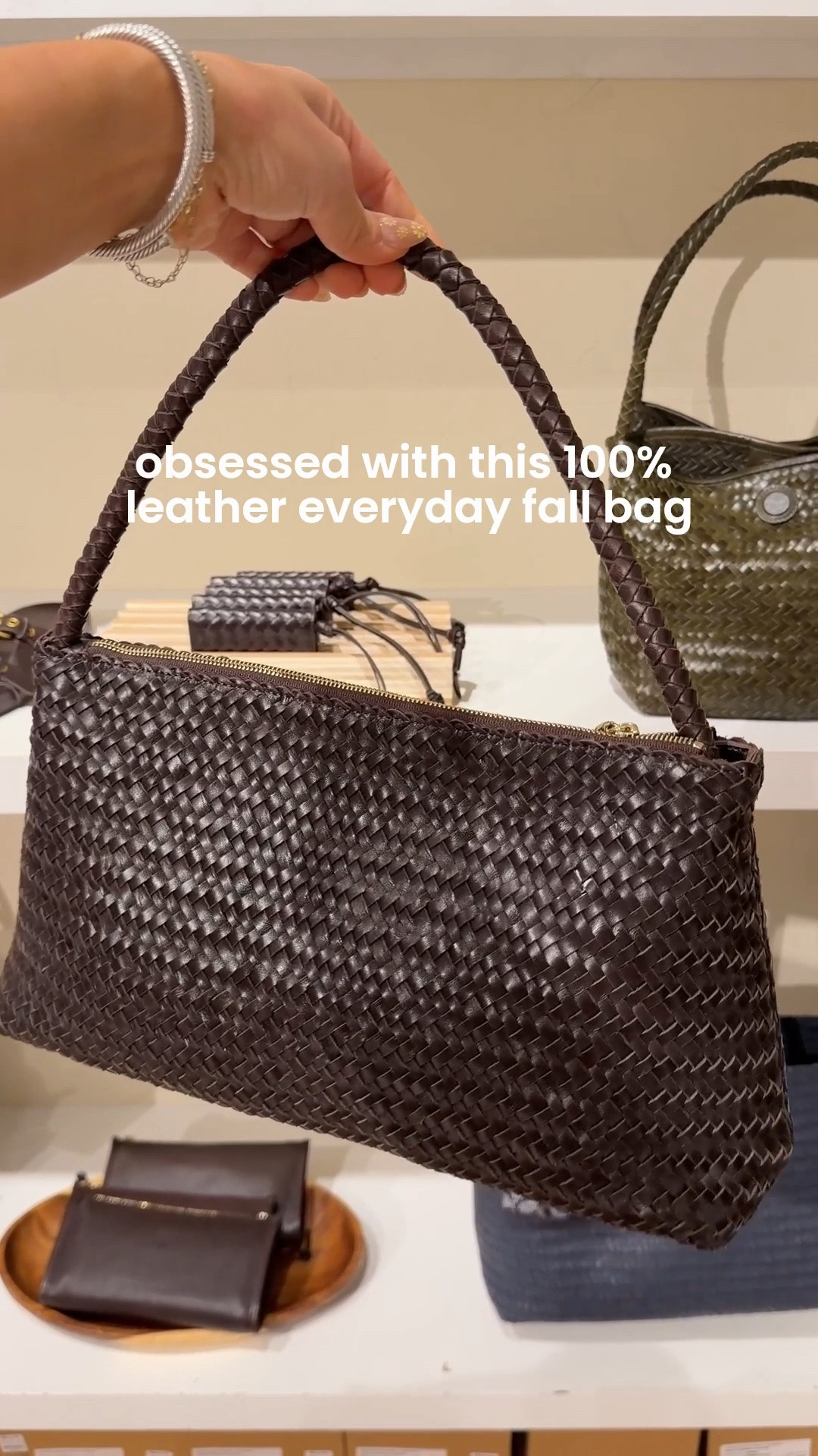 The perfect everyday fall bag  🤎👜🧸✨


Leather bag, leather purse, leather handbag, fall bag, fall purse, fall handbag, madewell purse, madewell bag, my styled life. ￼

#LTKSeasonal