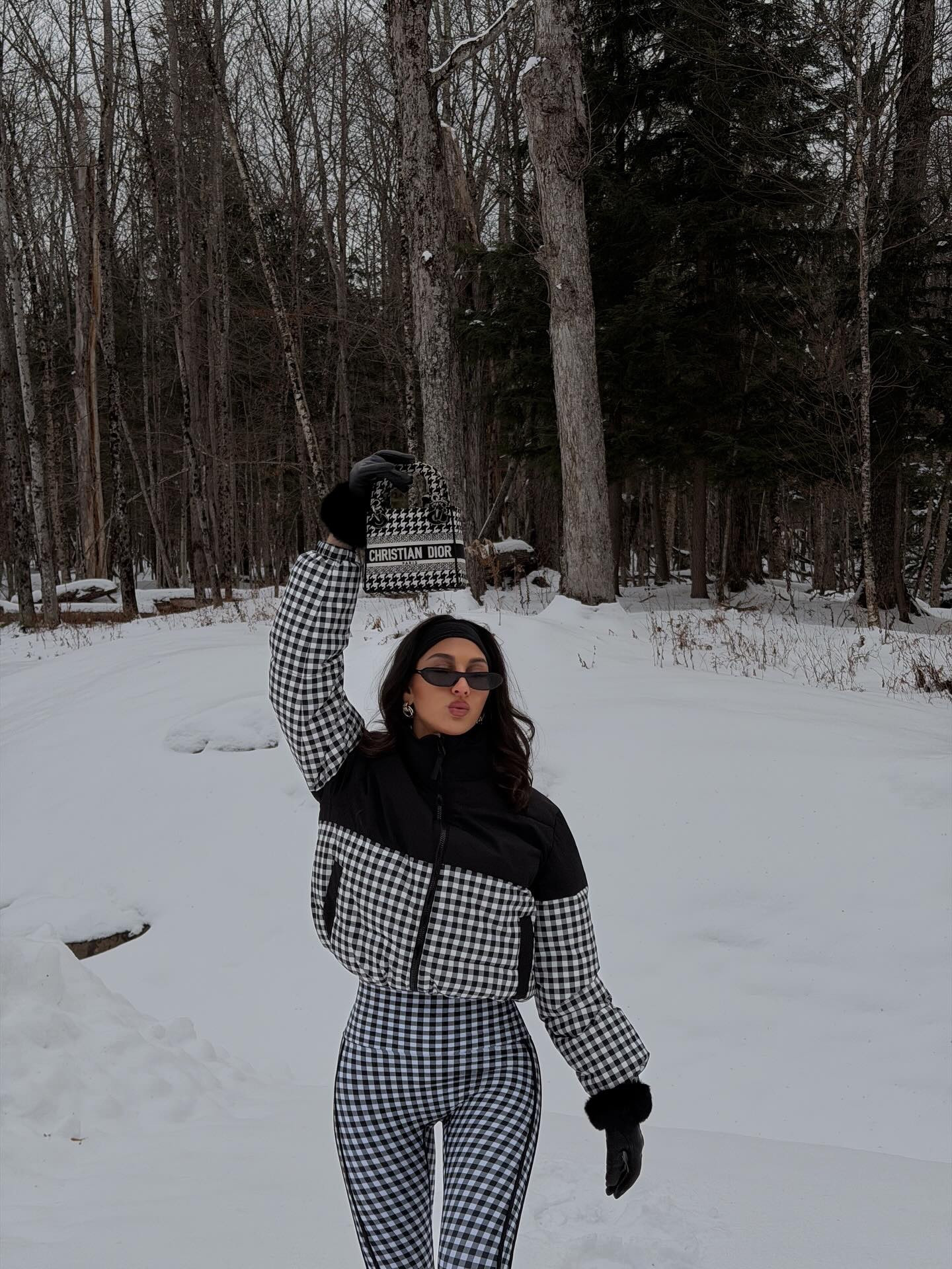 my kinda mistletoe 🖤