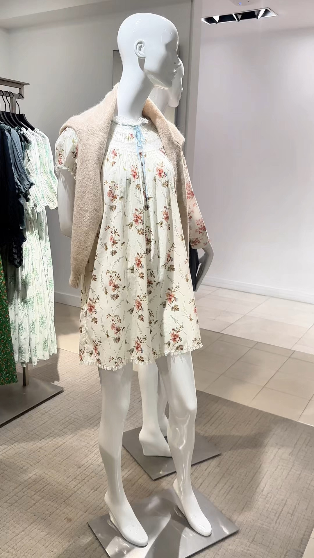 Shop this soft romantic dress that you can wear into fall

#LTKmomlife