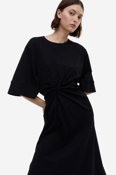 Oversized T-shirt dress | H&M (UK, MY, IN, SG, PH, TW, HK)