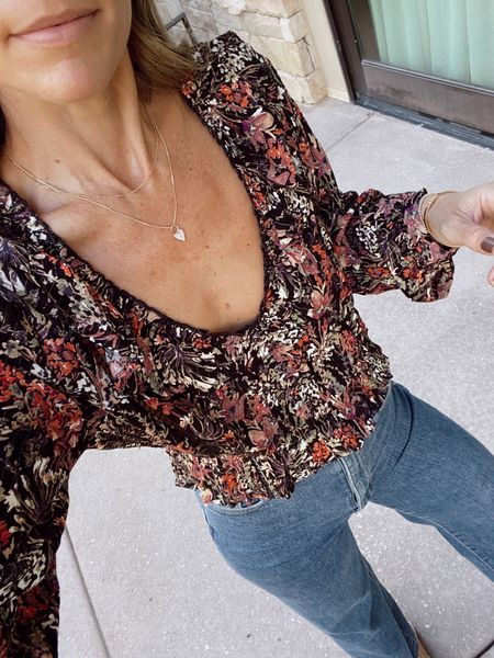 Floral top for fall 
Love the colors on this one and it’s 25% off until 10/10
Runs true to size 

#LTKstyletip #LTKsalealert #LTKSeasonal