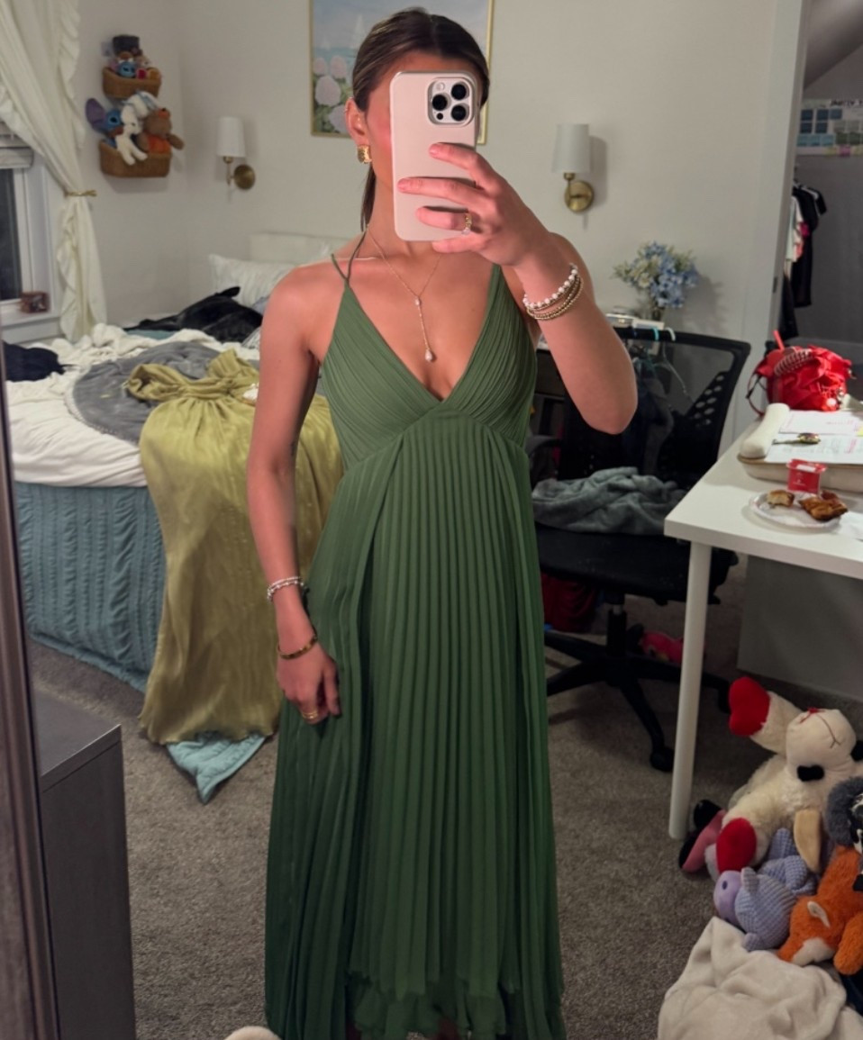 Actual dress is “bare v-neck ruffle hem dress by Mare Mare”

#LTKgrwm #LTKootd #LTKBeauty