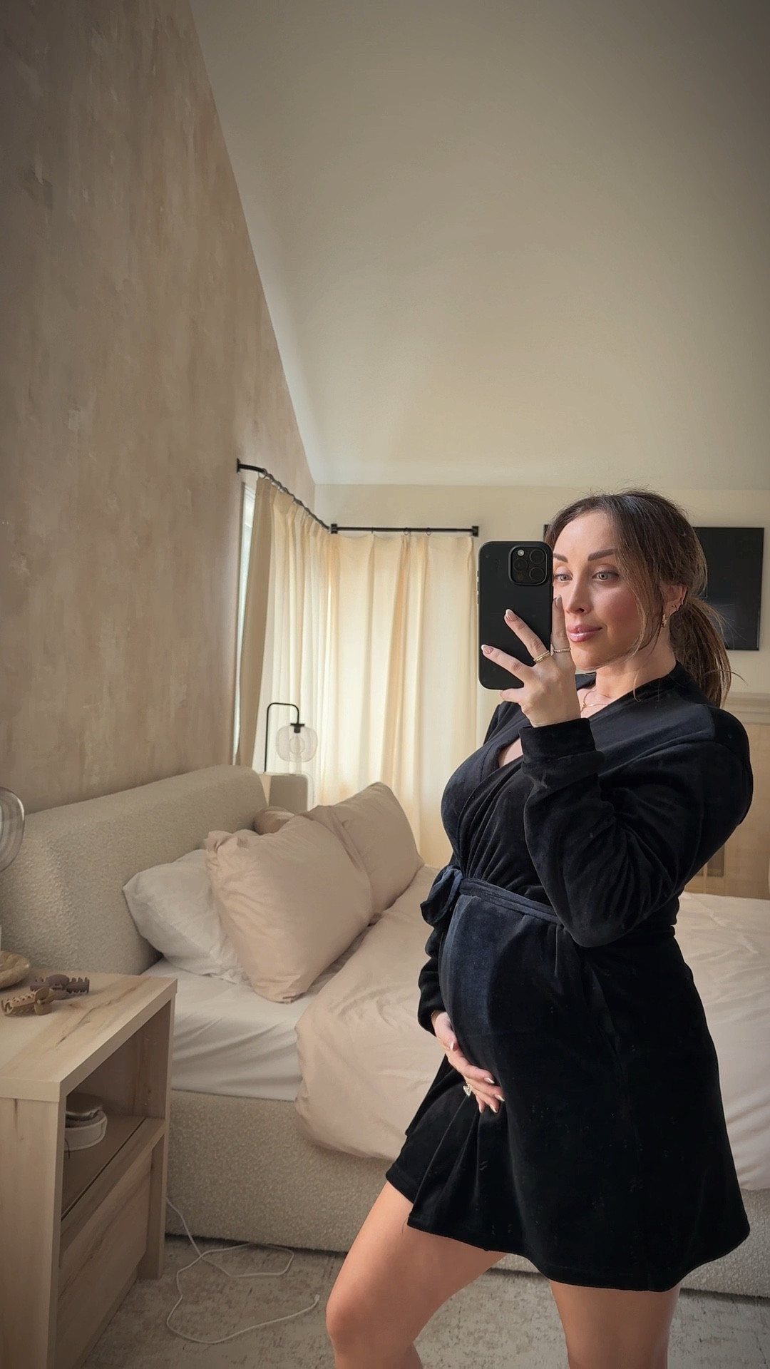 Okay, finally a robe that doesn’t make me look like a marshmallow while pregnant. 🙌🏼🖤

Sexy little robe • robes • 

#LTKBeauty #LTKHome