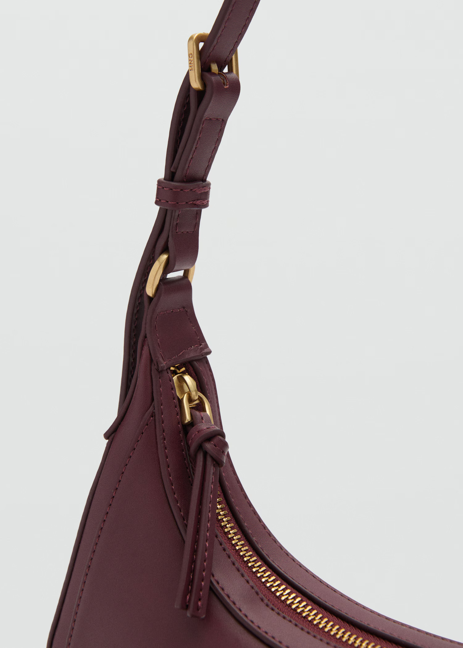 Oval shoulder bag - Women | MANGO USA | Mango (US/MX/AU)