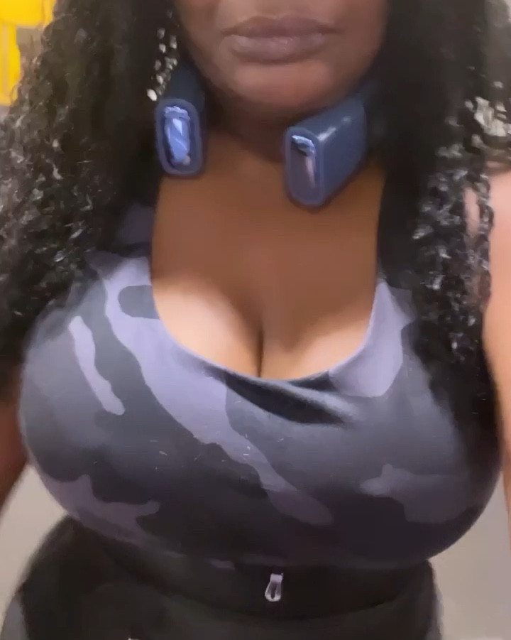 This neck fan keeps me cool during my workouts, outside, for any occasion. 

Or also has a warm setting for those brisk outdoor workouts 🏋🏾‍♀️

#LTKWorkwear #LTKStyleTip #LTKFitness